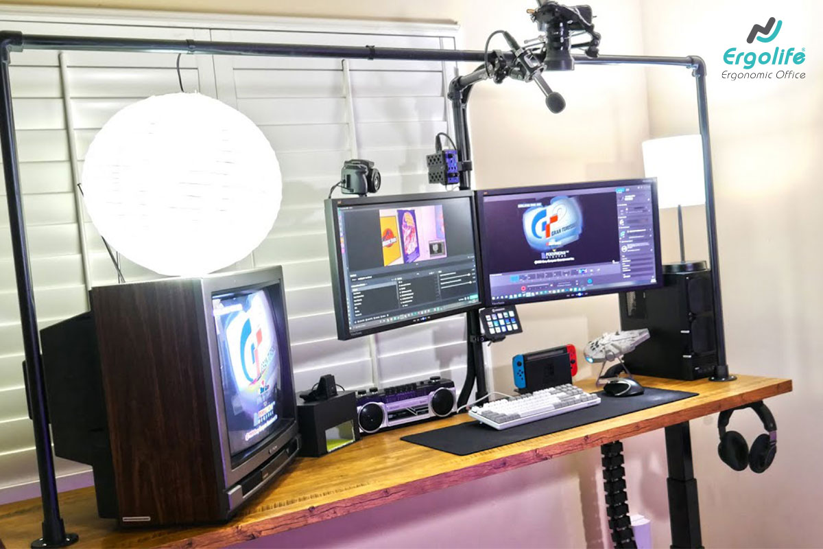 Bàn Công Thái Học Cho Streamer: Bí Quyết Setup Góc Làm Việc Đỉnh Cao