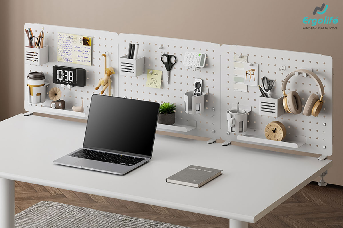 5 cách decor bàn làm việc với bảng treo Pegboard gọn gàng và sáng tạo hơn